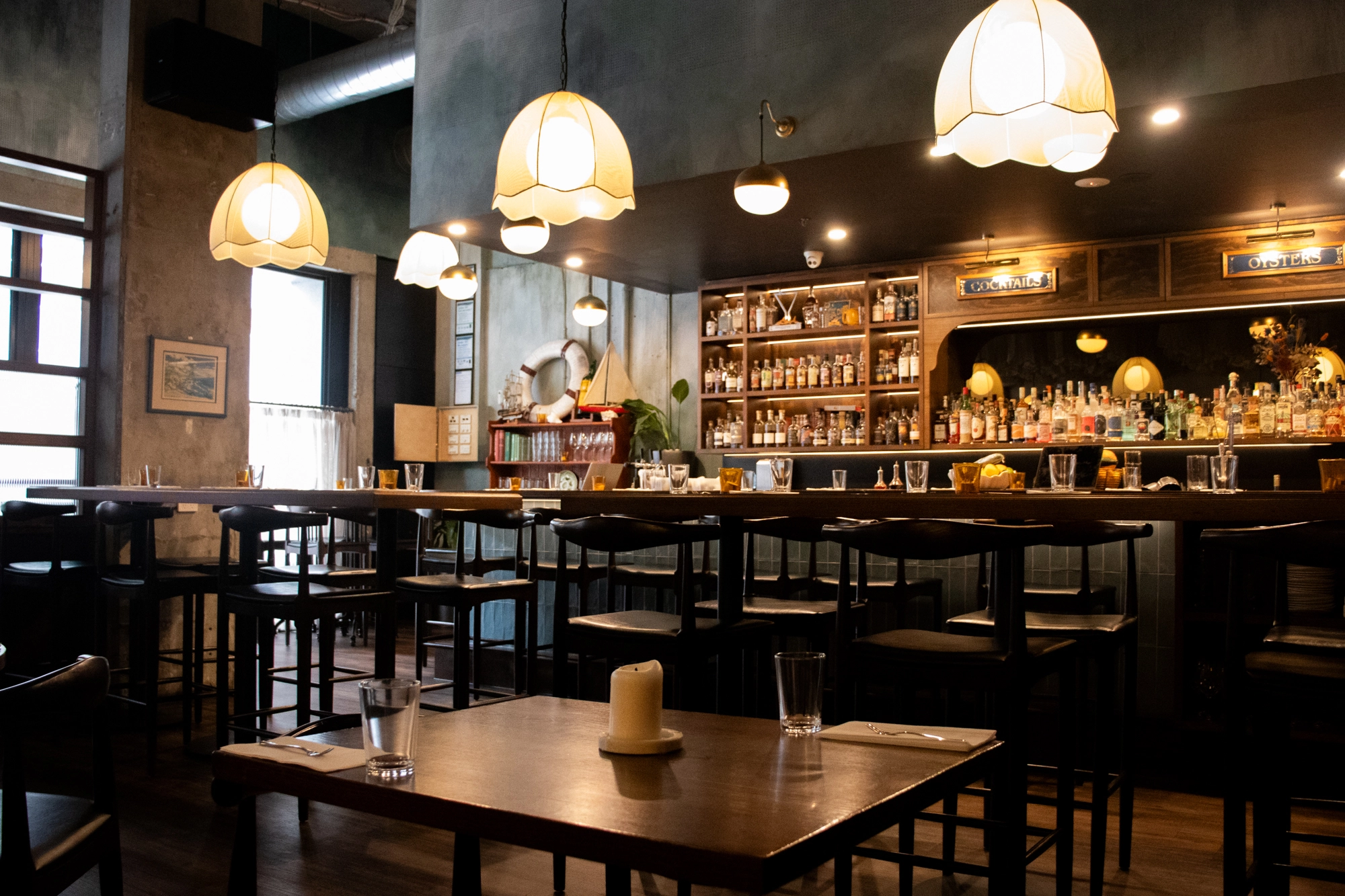 Pearl Diver Cocktail Bar